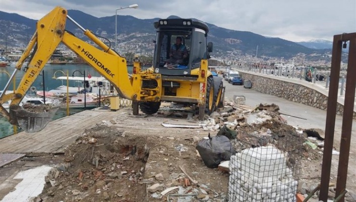 Alanya Belediyesi gece gündüz sahada