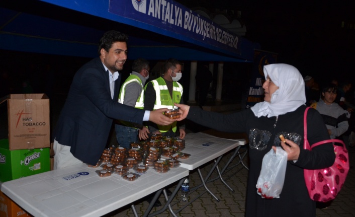 Büyükşehir’den Miraç Kandili’nde Alanya’da lokma ikramı