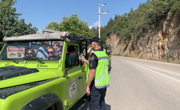 Alanya'da 10 araç trafikten men edildi