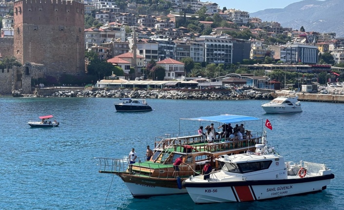 Alanya’da üzerinden kimlik çıkmayan 5 Afgan emniyete teslim edildi