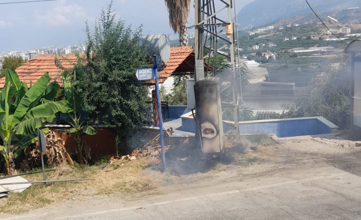 Alanya’da patlayan elektrik trafosunda yangın çıktı