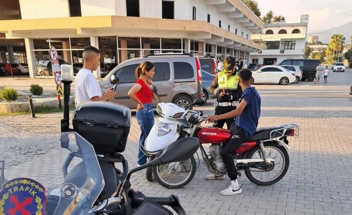 Alanya’da kurallara uymayan motosiklet sürücülerine ceza yağdı