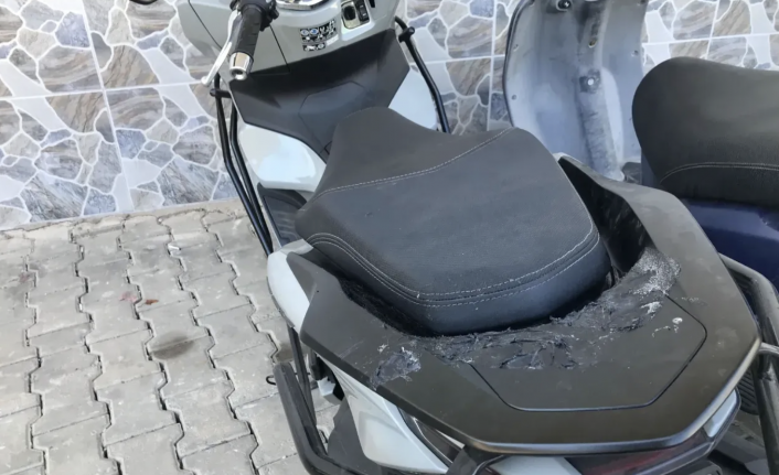 Alanya’da park halindeki motosiklete asit döküp kaçtı!