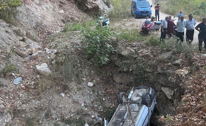 Alanya'da otomobili ile 4 metre yükseklikten çukura düştü