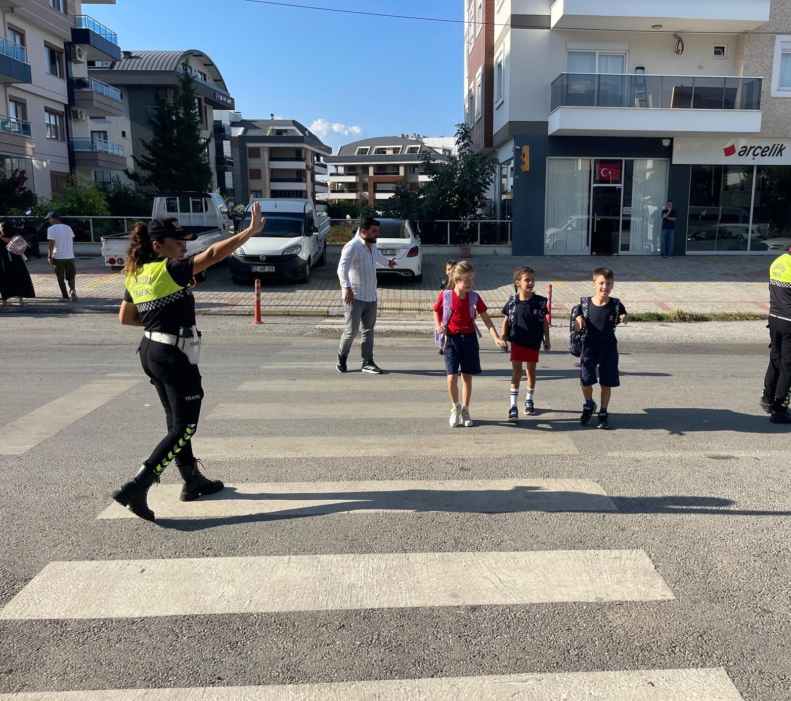 Alanya’da jandarma okul çevrelerinde trafik kontrolü yaptı