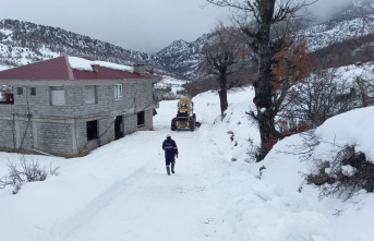 Alanya'da yoğun kar mücadelesi