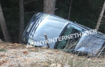 Alanya’da kamyonet 5 metre yükseklikten şarampole yuvarlandı