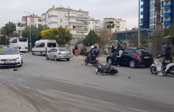 Alanya’da otomobil ile motosiklet çarpıştı: 2 yaralı