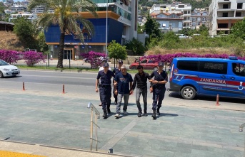 Alanya’da 3 göçmen kaçakçısı adliyeye sevk edildi