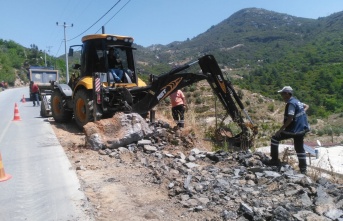 Alanya’da 9 mahalle yoluna yaz bakımı yapıldı