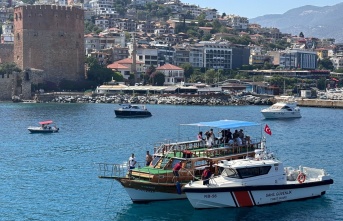 Alanya’da üzerinden kimlik çıkmayan 5 Afgan emniyete teslim edildi