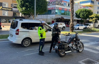 Alanya’da jandarma kurallara uymayan motosikletlileri affetmedi