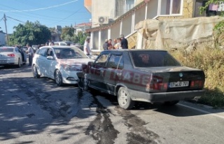 Alanya’da iki otomobil çarpıştı: 3 yaralı