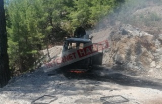 Alanya’da yanan minibüs kullanılamaz hale geldi