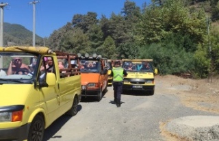 Alanya’da jandarma 12 aracı trafikten men etti