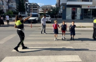 Alanya’da jandarma okul çevrelerinde trafik kontrolü...