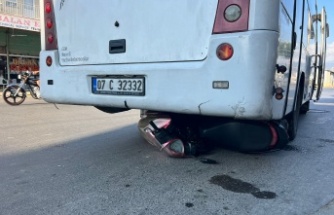 Alanya’da midibüs ile çarpışan motosiklet sürücüsü yaralandı