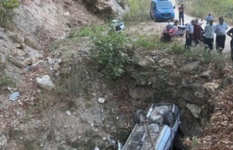 Alanya'da otomobili ile 4 metre yükseklikten çukura düştü